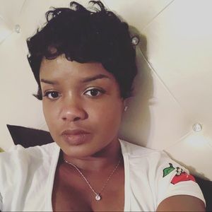 Meet your Posher, Elizabeth